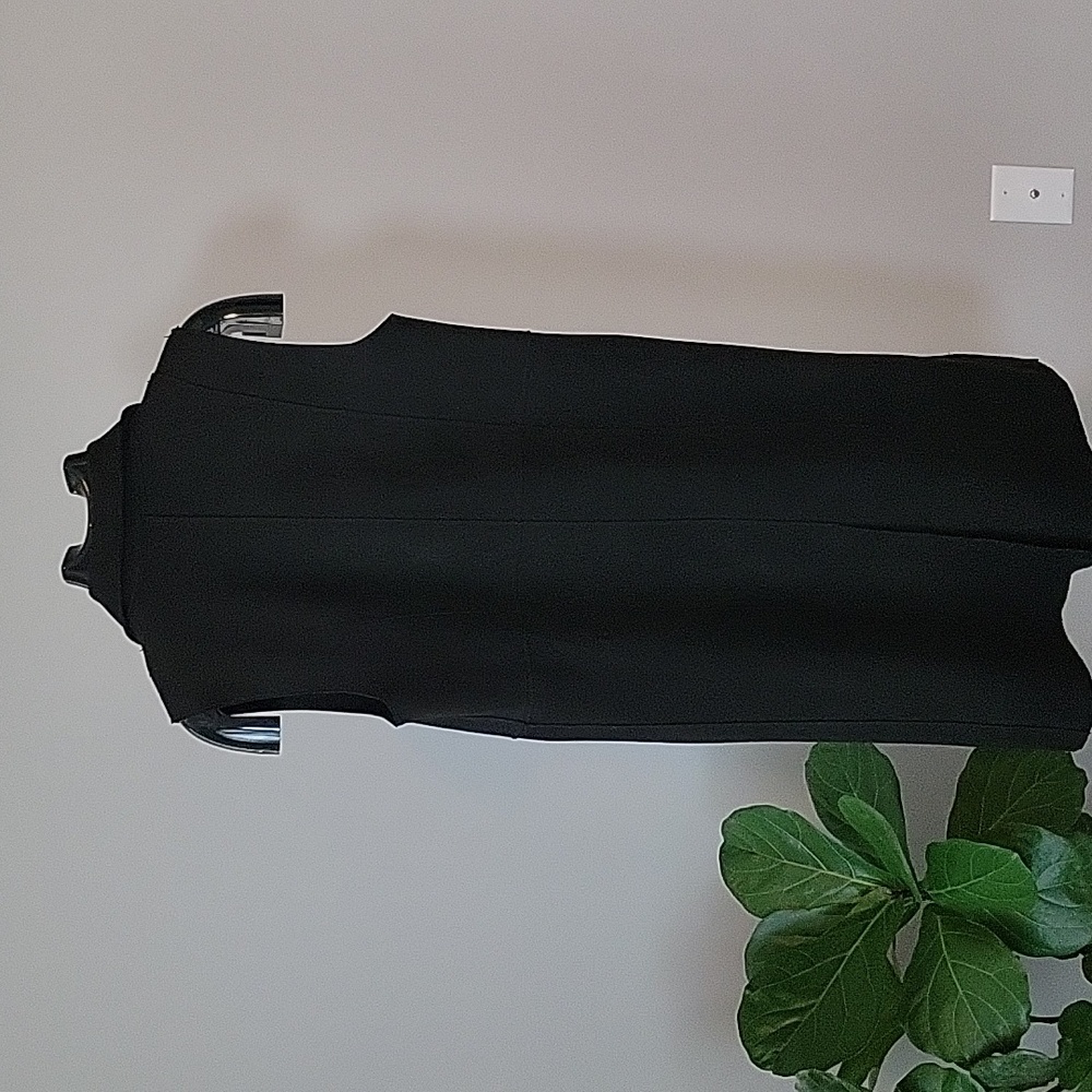 Sleeveless Women's Black Vest Open Front. - Picture 2 of 4